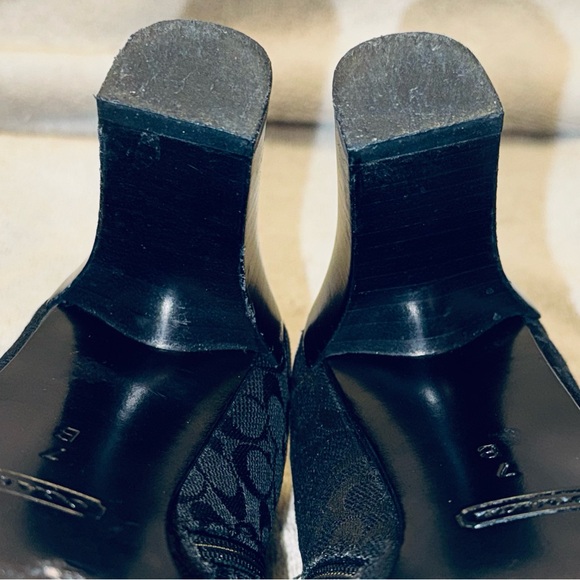 Coach *Rare* Vintage A3971 Daphne Block Heel Logo Bootie in Black/Black size 7B - Picture 12 of 16